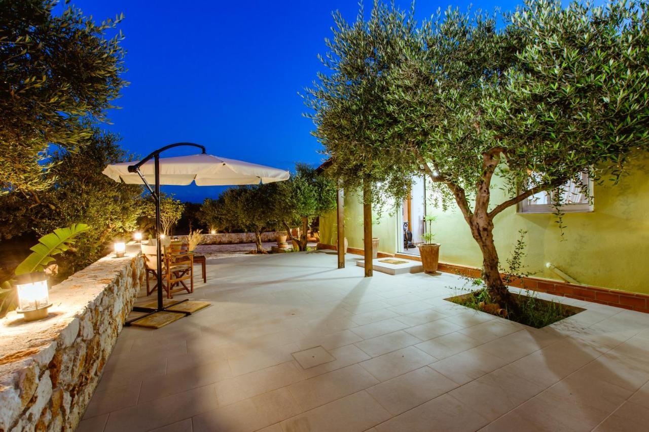 Villa Elaionas Sternai Exterior photo